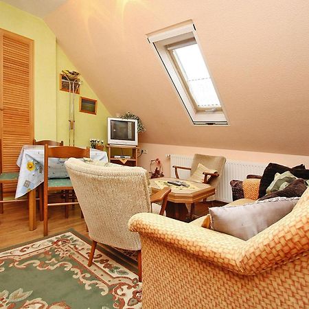 Apartment In Luckaitztal Gossda With Parking Space Екстериор снимка